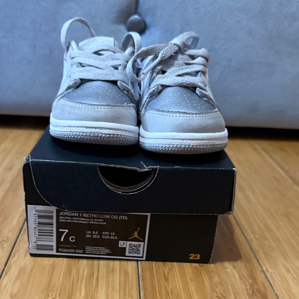 Jordan 1 Retro Low OG Kids Sneakers - Gray and White